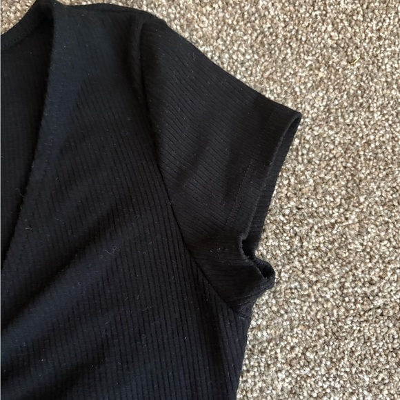 American Eagle Outfitters Black Bodysuit with Scrunch V-Neckline - Picture 3 of 13